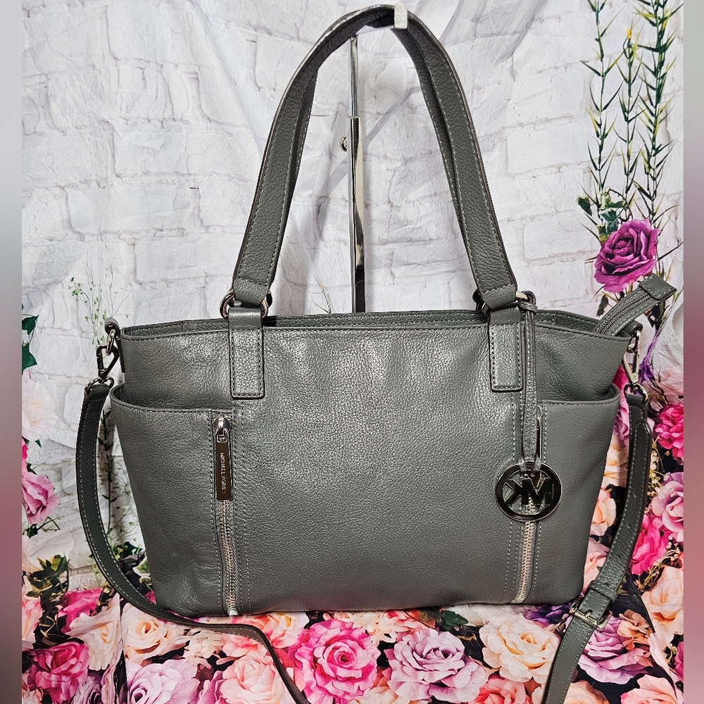EUC Michael kors Leather Shoulder/Crossbody bag